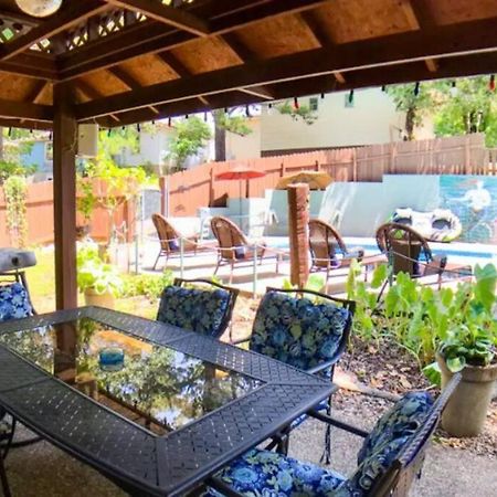 Jacuzzi Suite 206 At Tradewinds Eureka Springs Exterior photo